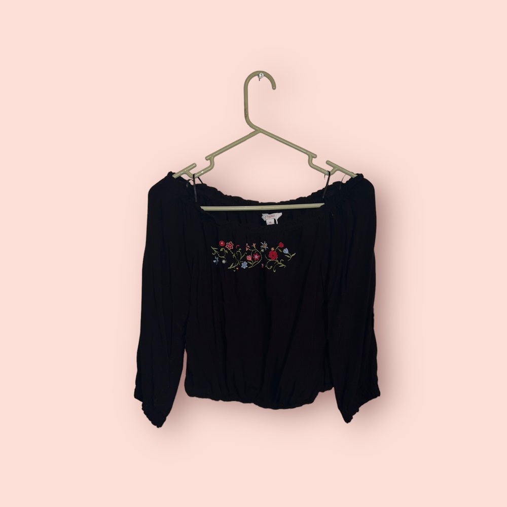 XS CANDIES black off shoulder top